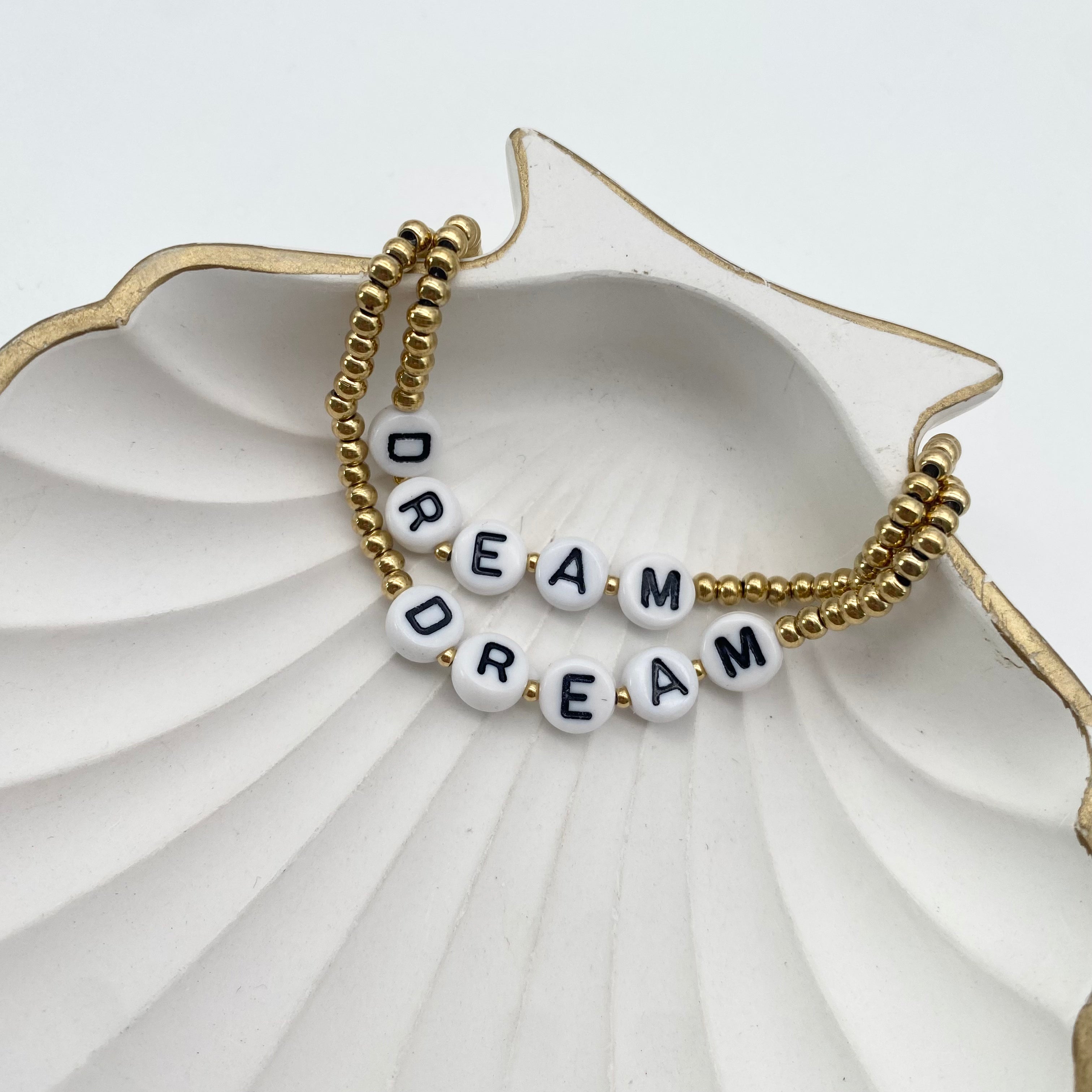 Armband Letters