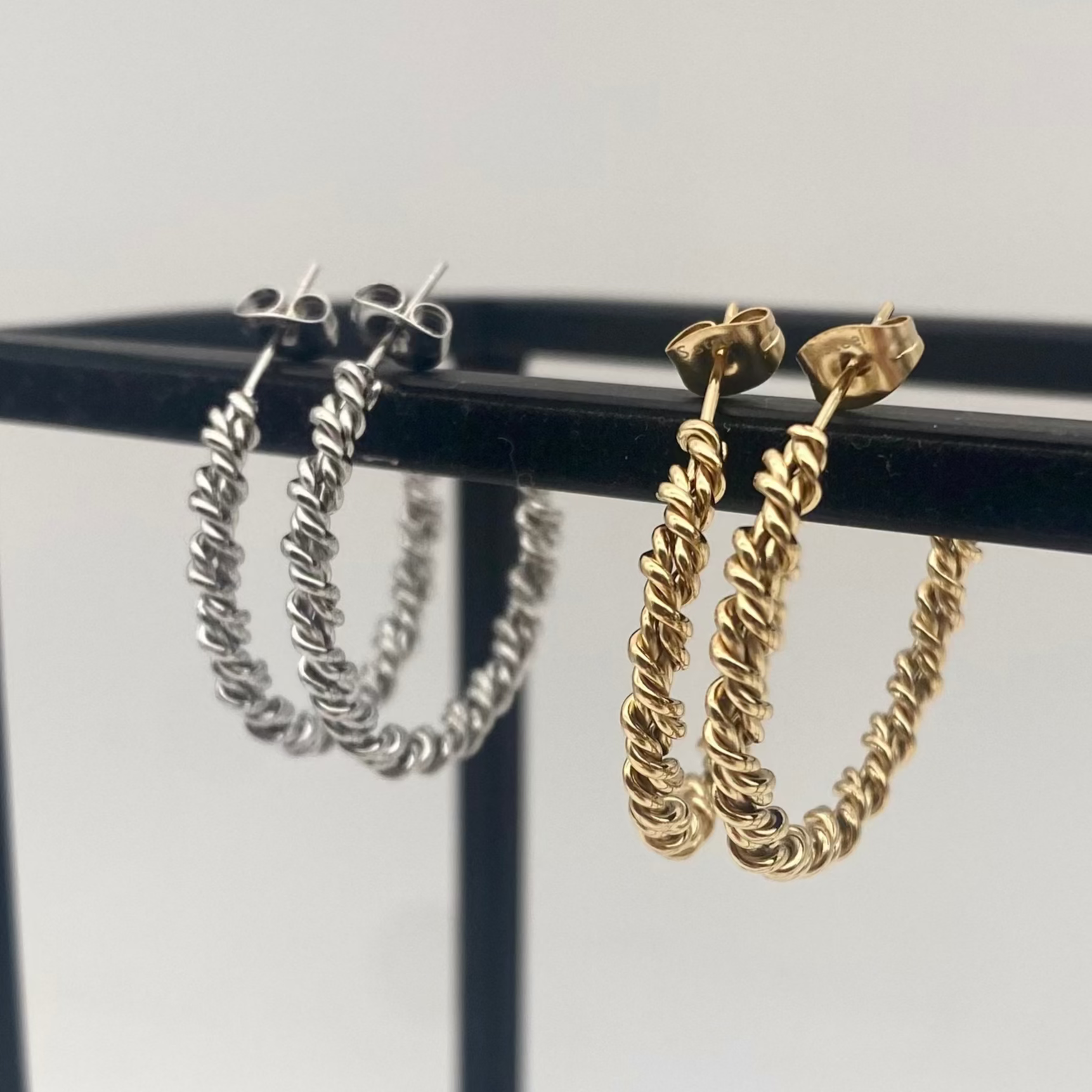 Ohrringe Thin Hoops Double Twist