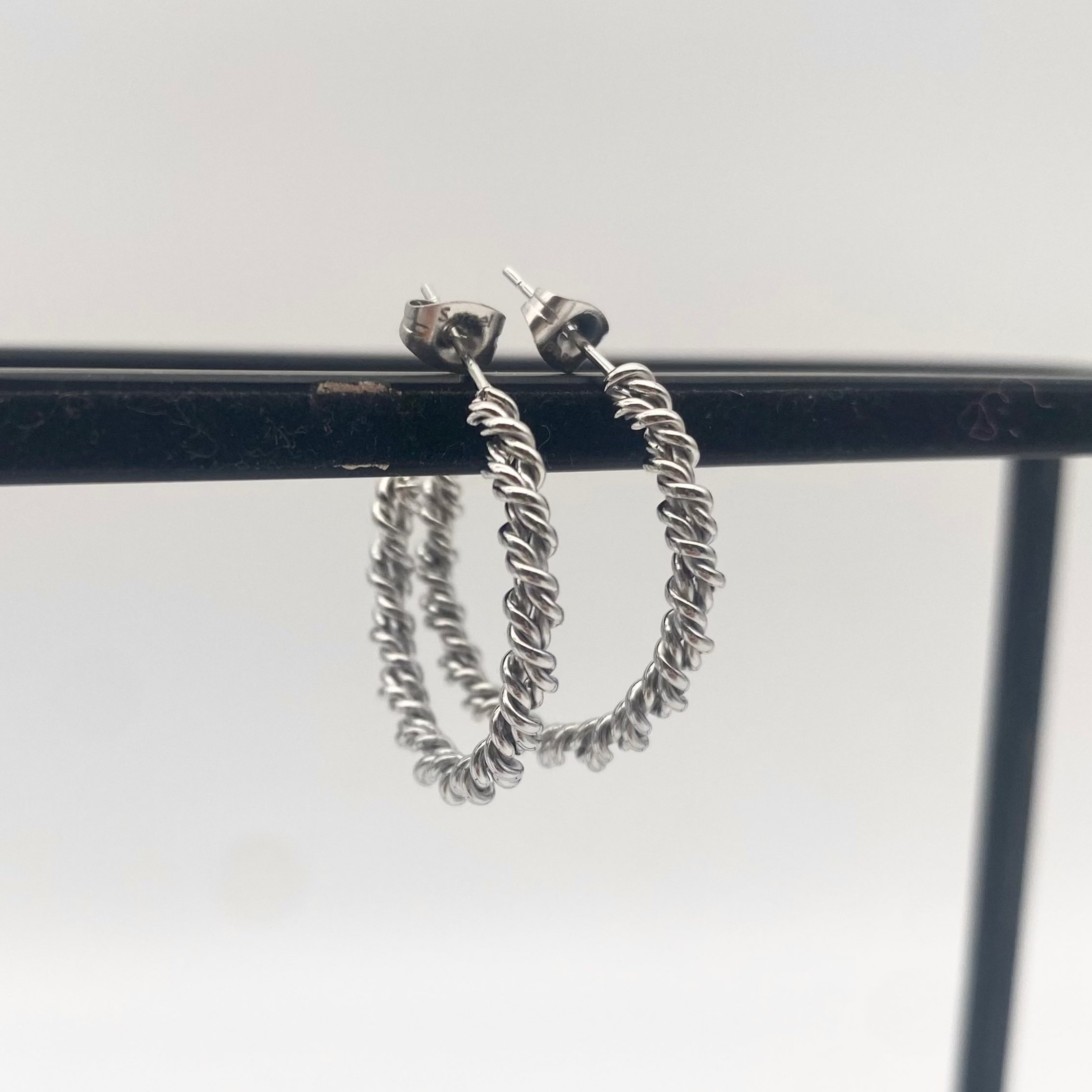 Ohrringe Thin Hoops Double Twist