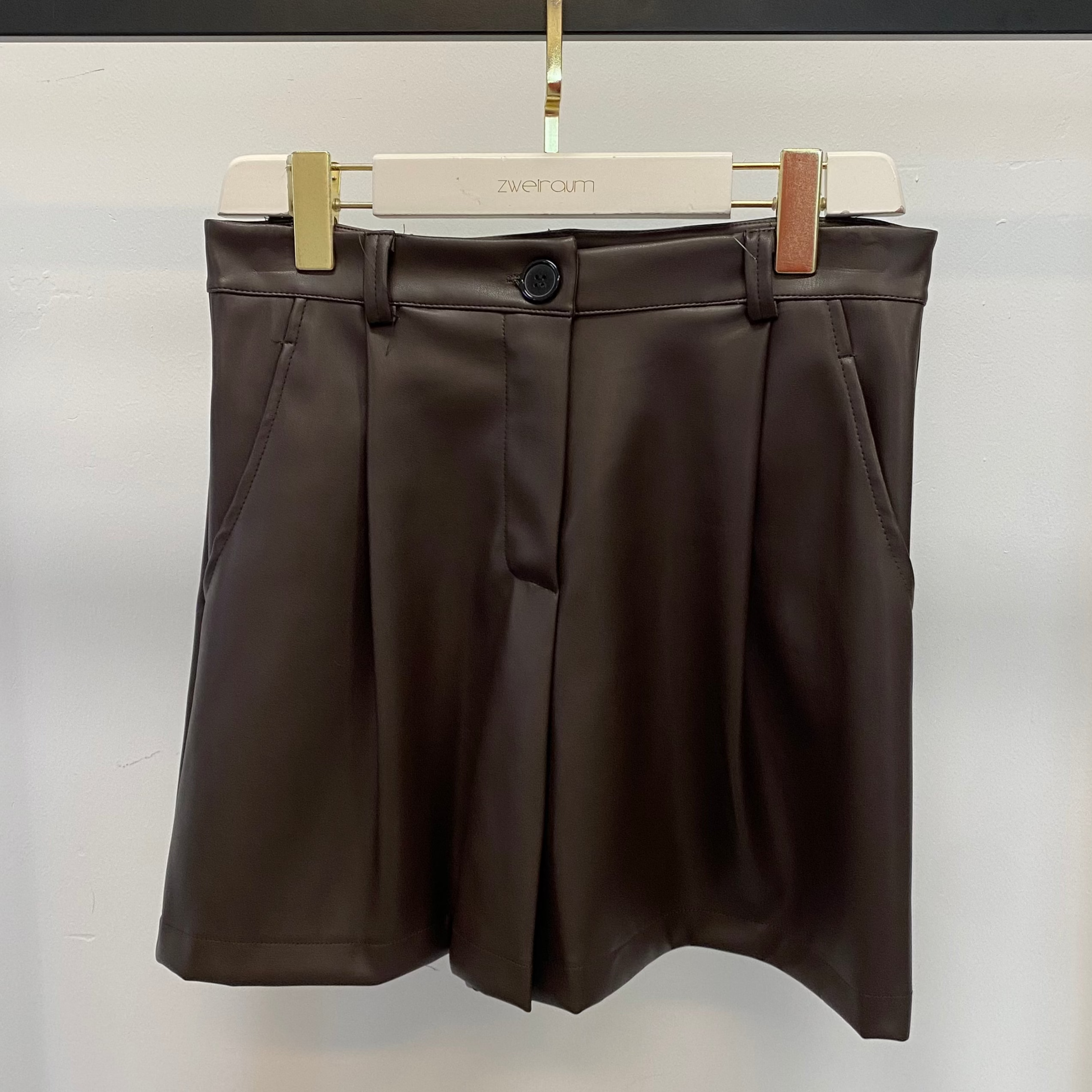 Shorts Lederoptik mit Bundfalte