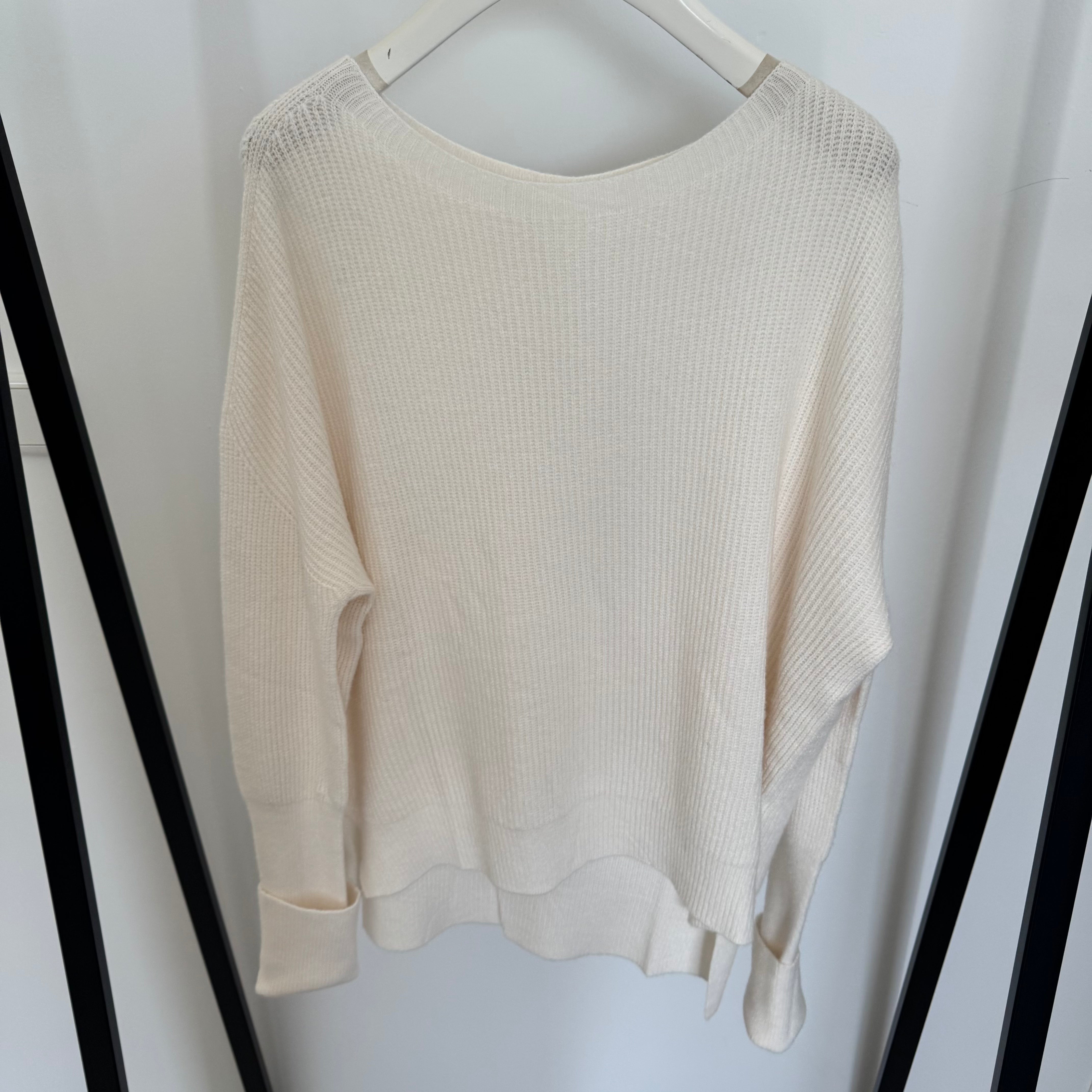 Knit Pulli Roundneck mit Schlitz
