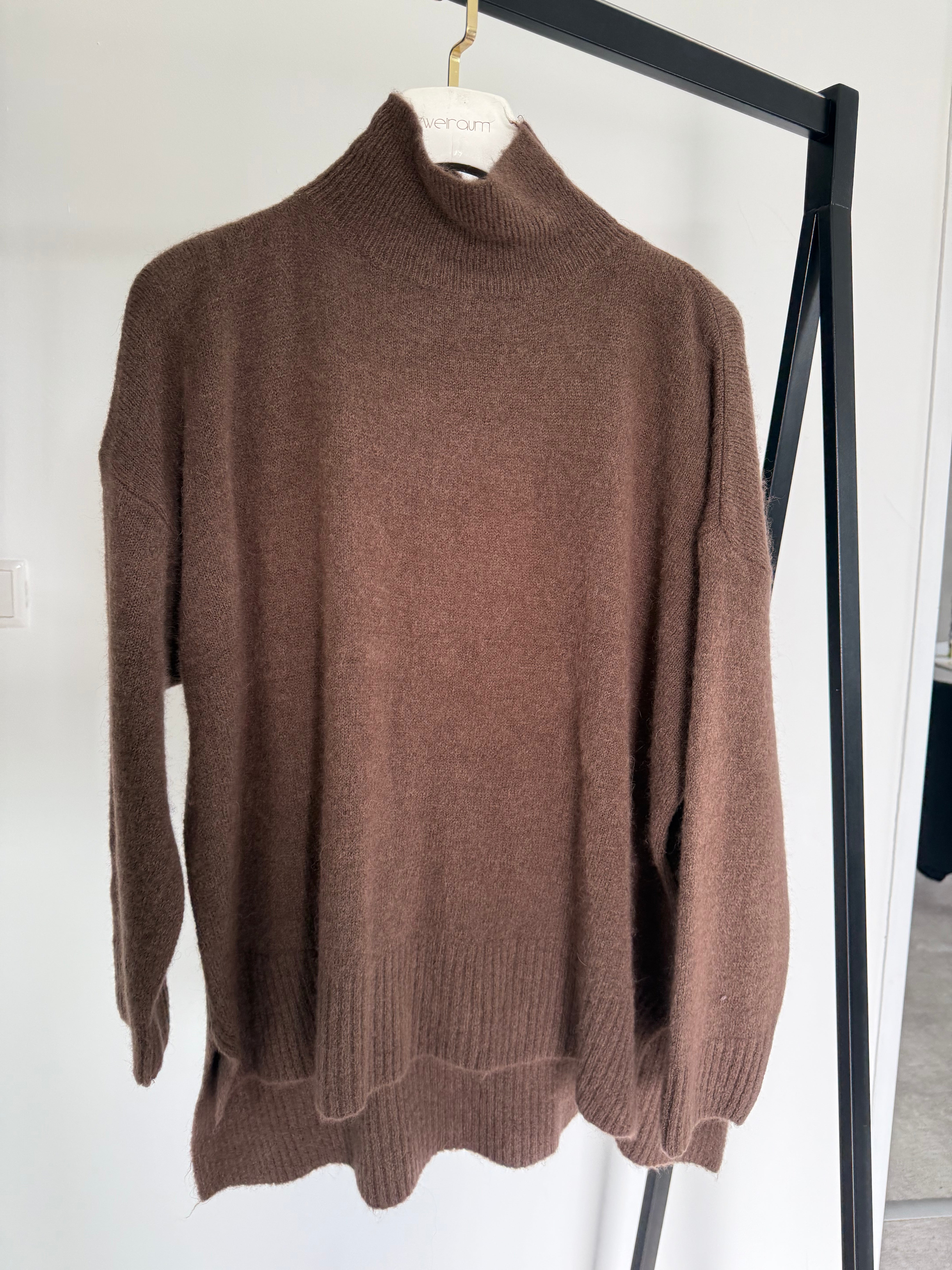 Turtleneck Pulli mit seitlichen Schlitzen